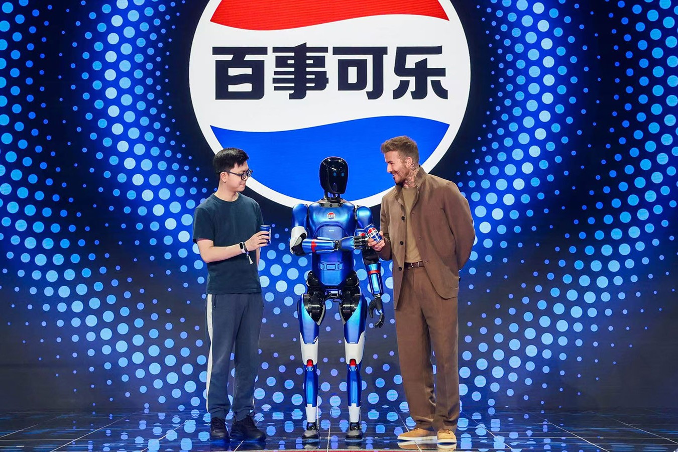 智元機器人攜手百事中國共創“百事藍寶” 共燃渴望新...